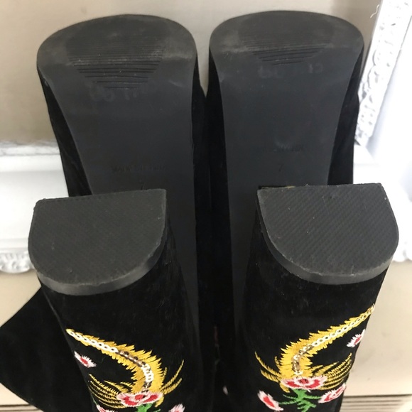 BooHoo Platform Velvet Dragon Embroidered Booties - Picture 14 of 15